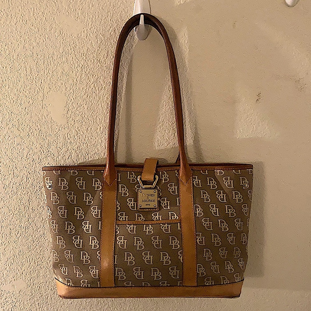 Dooney and Bourke 1975 shoulder bag